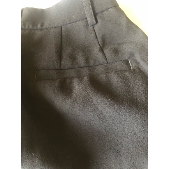 Express Shorts - Picture 6 of 6